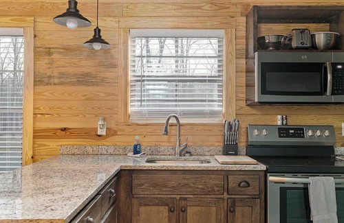 Wilsonville Cabin | Cabins of Lay Lake at Beeswax Cabin #2