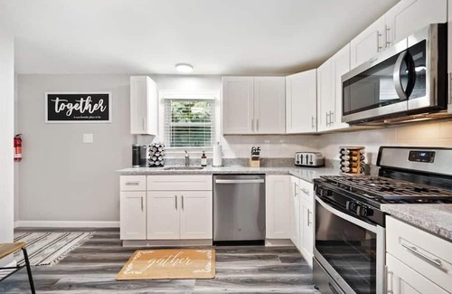 West Mifflin House | Luxury 4-bedroom Family House in West Mifflin
