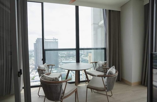 Bangkok Central Business District Condo | 3 BR/WG/128 Sqm/Monthly