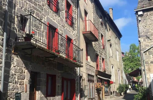 Besse-en-Chandesse House | Maison Julou Besse in the heart of the medieval town
