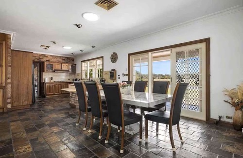 Nulkaba House | Wine Country Homestead - Spacious Retreat