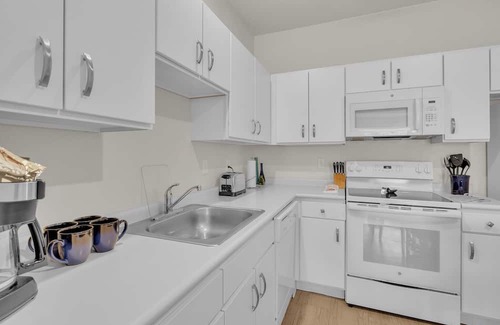 Far North Central Apartment | Simplicity At the Rim 1114 I Comfy 2 Bed 2 Bath