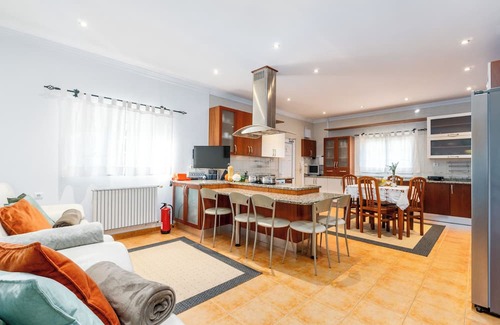 Chaves Apartment | Modern 4-Bedroom Retreat in Chaves