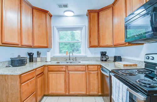 Northeast Virginia Beach House | Perfect location - Close to the Ocean and Bay in Virginia Beach