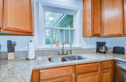Northeast Virginia Beach House | Perfect location - Close to the Ocean and Bay in Virginia Beach