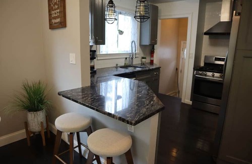 Ampere House | Modern Home Close to NYC!