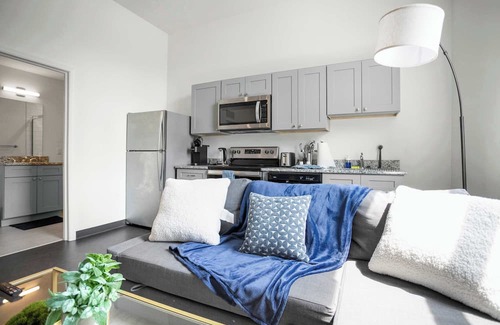 Cultural District Apartment | CozySuites Modern 1BR in Downtown Pitts 13
