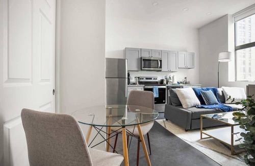 Cultural District Apartment | CozySuites Modern 1BR in Downtown Pitts 13