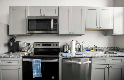 Cultural District Apartment | CozySuites Modern 1BR in Downtown Pitts 11