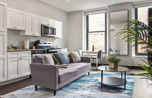 Cultural District Apartment | CozySuites Stunning 1BR in Downtown Pitts #28