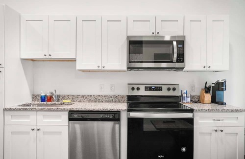 Cultural District Apartment | CozySuites Stunning 1BR in Downtown Pitts #11