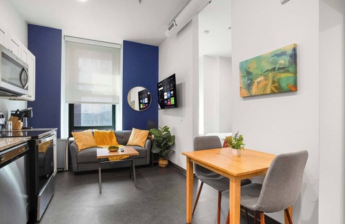 Cultural District Apartment | CozySuites Stunning 1BR in Downtown Pitts #11