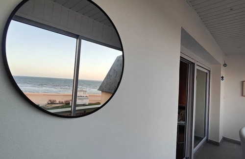 Le Home Apartment | Superb apartment facing the sea