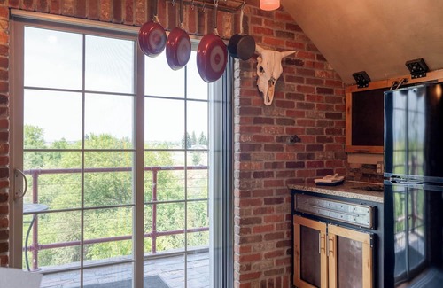 Kalispell Apartment | Garage Mahal Loft - Studio Apartment for 2 people!