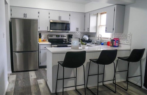 Grand Island House | Spacious 4-Bedroom Home in Prime Central Location