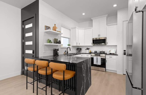 Garden Oaks House | Quiet Luxe Stay I Galleria I Heights I Memorial I Downtown