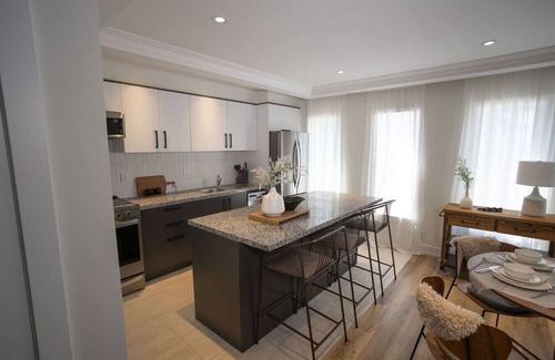 Rockcliffe - Smythe Apartment | Bright & Spacious 5-BDR Home in Toronto (Unit #5)