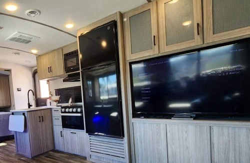 St. Petersburg - Clearwater House | Cozy RV in Wonderful St. Petersburg with WiFi, AC-Skyway Camper