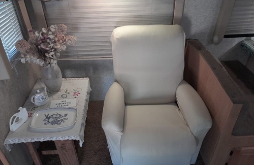 Tatiara House | Caravan large kitchen shower toilet fridge airconditioned washing machine