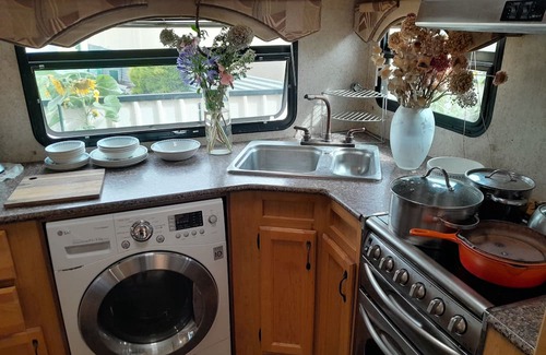 Tatiara House | Caravan large kitchen shower toilet fridge airconditioned washing machine