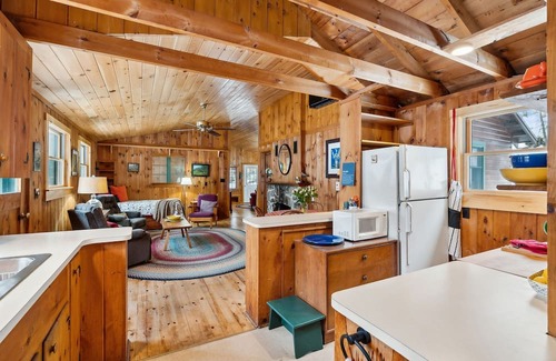 West Newfield Cabin | Balch Lakeside Lodge 3-bedroom cabin with WIFI/AC