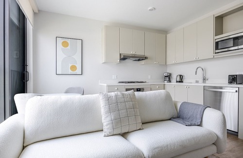 Chinatown Apartment | Blueground | Downtown, elevator, nr parks