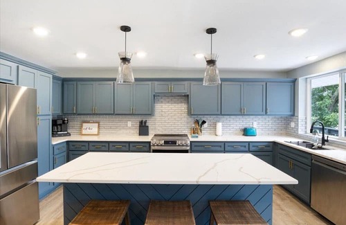 Lake of the Ozarks House | Spacious 5-bedroom house in fabulous Lake Ozark with dock just doors from H-toad