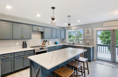Lake of the Ozarks House | Spacious 5-bedroom house in fabulous Lake Ozark with dock just doors from H-toad