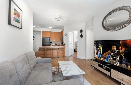 Fairview Condo | Lavish 2BR/2Bath Condo Steps to Square One Mall