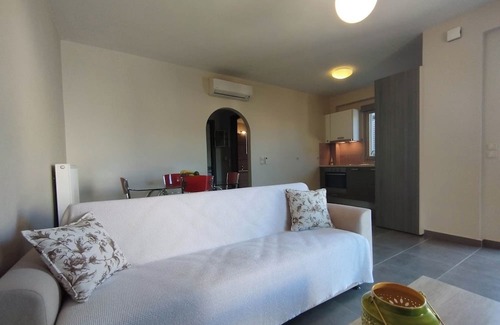 Karavomylos Apartment | Charming 1-bedroom apartment with AC, WiFi in fabulous Karavomylos