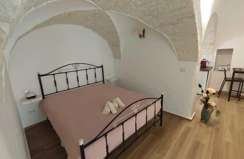 Terlizzi Bed & Breakfast | Large room with bathroom