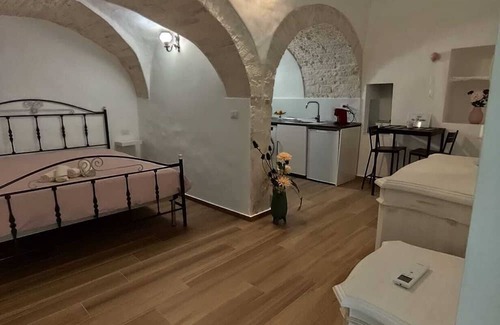 Terlizzi Bed & Breakfast | Large room with bathroom