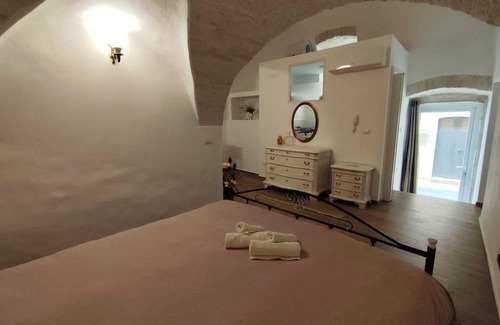 Terlizzi Bed & Breakfast | Large room with bathroom
