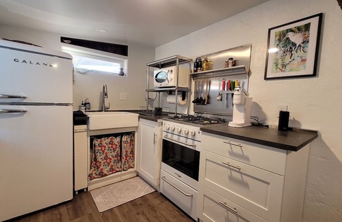 Feldman's Apartment | The Adobe Hideout -a perfect spot near UofA and Banner