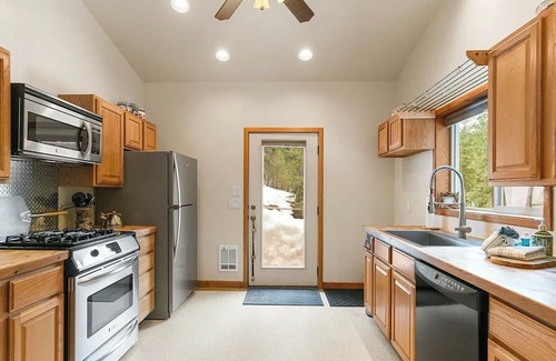 Peshastin Cabin | Charming Blewett Cabin - just minutes to Leavenworth