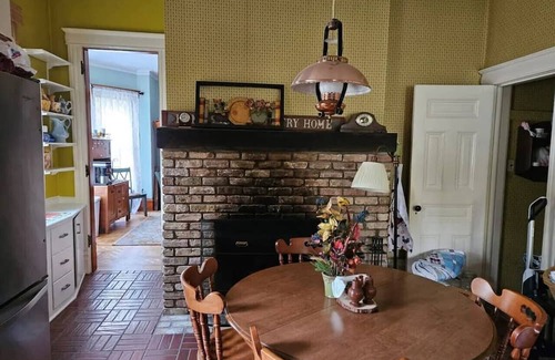 Richland Center House | 512B) Ma'on House Bed and Breakfast