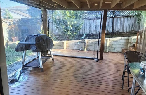 Bucklands Beach Apartment | Cozy sunny large room with bathroom & basic cooking & laundry & own entrance