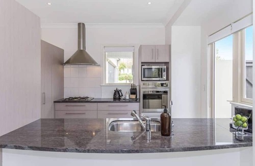 Gulf Harbour House | Entire House. Close to Schools. 3 Bedrooms