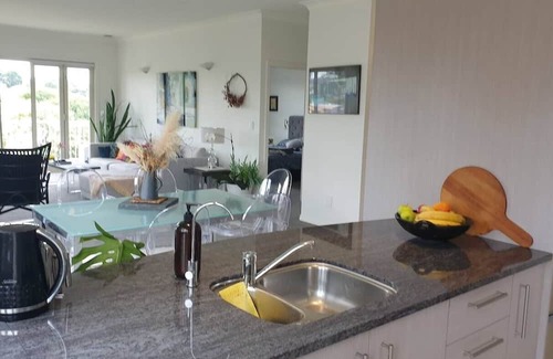 Gulf Harbour House | Entire House. Close to Schools. 3 Bedrooms