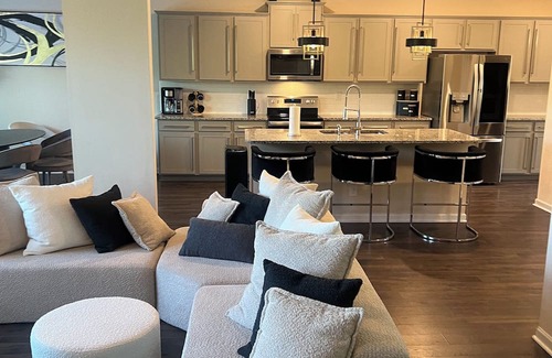 Evans House | Spacious 5-bedroom house with WiFi, AC in charming Grovetown
