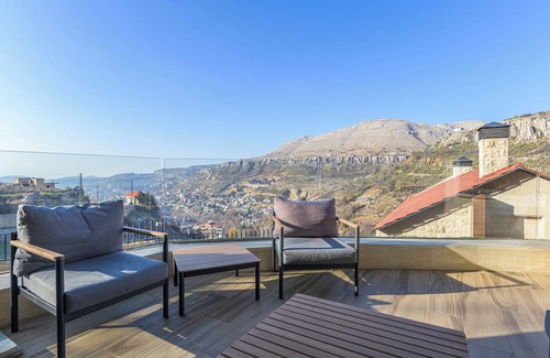 Kfardebian Apartment | Snowfall Escape 24hr Electricity