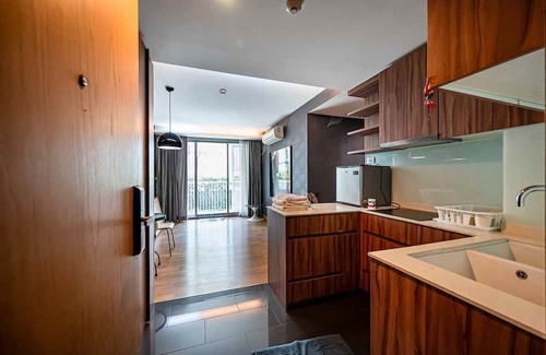 Asoke Condo | 2-bedroom condo in phenomenal Krung Thep Maha Nakhon with AC, fitness room