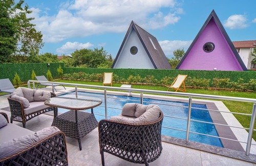 Masukiye House | 1+1 Private Pool-Lake View-Fireplace Bungalow for 3 People in Kartepe Maşukiye
