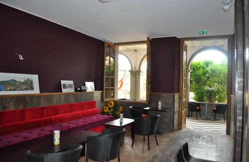 Montolieu Bed & Breakfast | Manor house of the former cloth factory