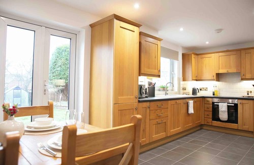 Uttoxeter Cottage | HUMBLE HOME, family friendly, with a garden in Uttoxeter