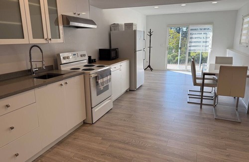 Westwood Plateau Apartment | Cozy 2-Bed, 1-Bath Retreat in Westwood Coquitlam – Your Perfect Getaway!"