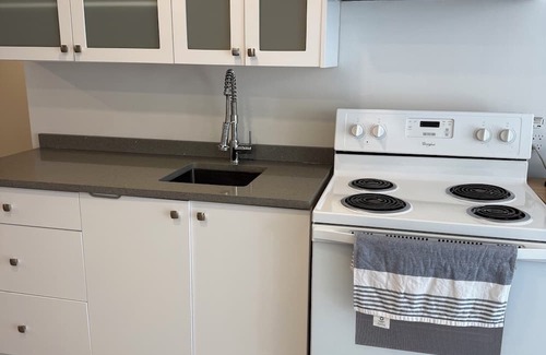 Westwood Plateau Apartment | Cozy 2-Bed, 1-Bath Retreat in Westwood Coquitlam – Your Perfect Getaway!"
