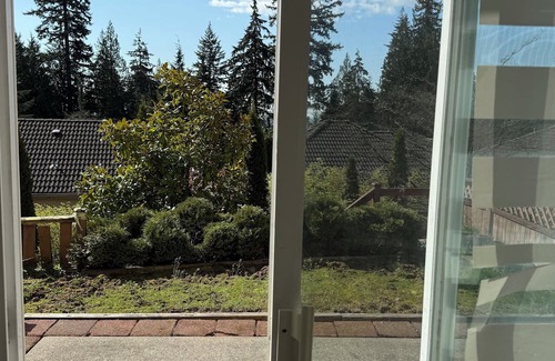 Westwood Plateau Apartment | Cozy 2-Bed, 1-Bath Retreat in Westwood Coquitlam – Your Perfect Getaway!"