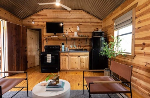 Stonewall Cabin | Hill Country Getaway - Cozy Stonewall Retreat Near Wineries & Fredericksburg