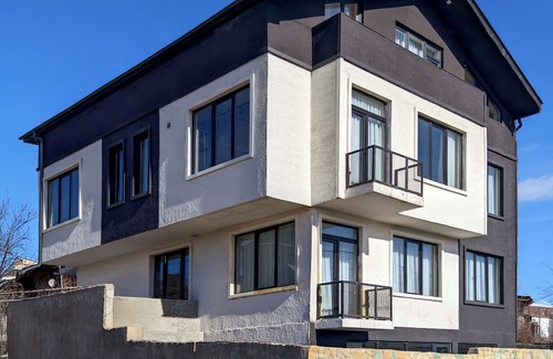 Tbilisi Apartment | Spacious 3-bedroom apartment with AC, WiFi in charming Tbilisi